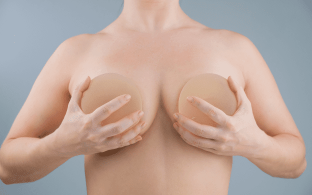Cuándo es necesario cambiar las prótesis mamarias